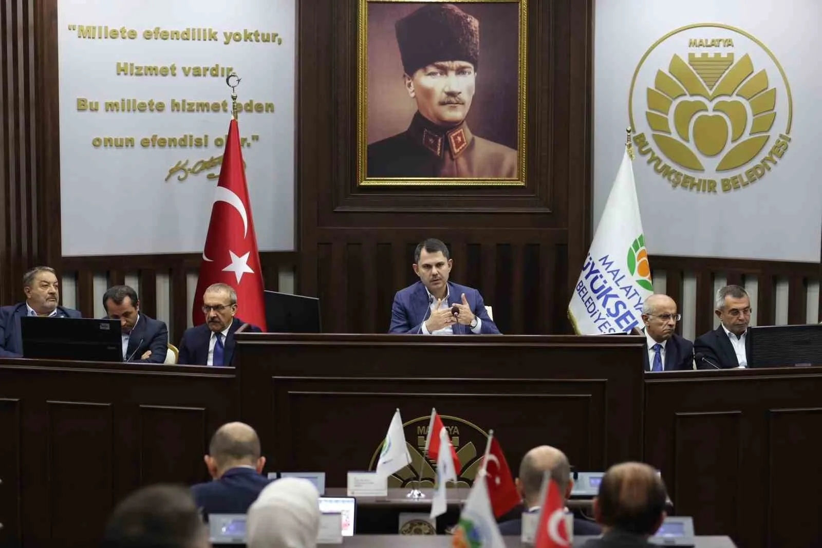 ÇEVRE, ŞEHİRCİLİK VE İKLİM DEĞİŞİKLİĞİ BAKANI MURAT KURUM’A, MALATYA BÜYÜKŞEHİR BELEDİYE MECLİSİ TARAFINDAN AK PARTİ, CHP VE MHP GRUPLARININ OY BİRLİĞİYLE ‘FAHRİ HEMŞERİLİK BERATI’ VERİLDİ. (İHA/MALATYA-İHA)
