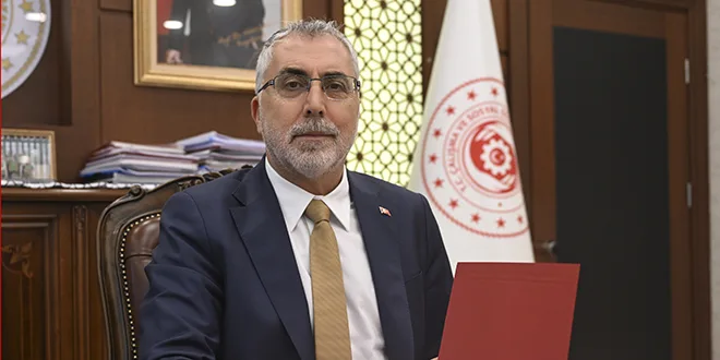 Çalışma ve Sosyal Güvenlik Bakanı Vedat Işıkhan, SGK’nin 85 milyon vatandaşın hastane, ilaç ve diğer tedavi harcamalarını karşılayıp, 16 milyon emeklinin aylık ve bayram ikramiyelerini ödediğine ilişkin AA muhabirine açıklamada bulundu. ( Doğukan Keskinkı